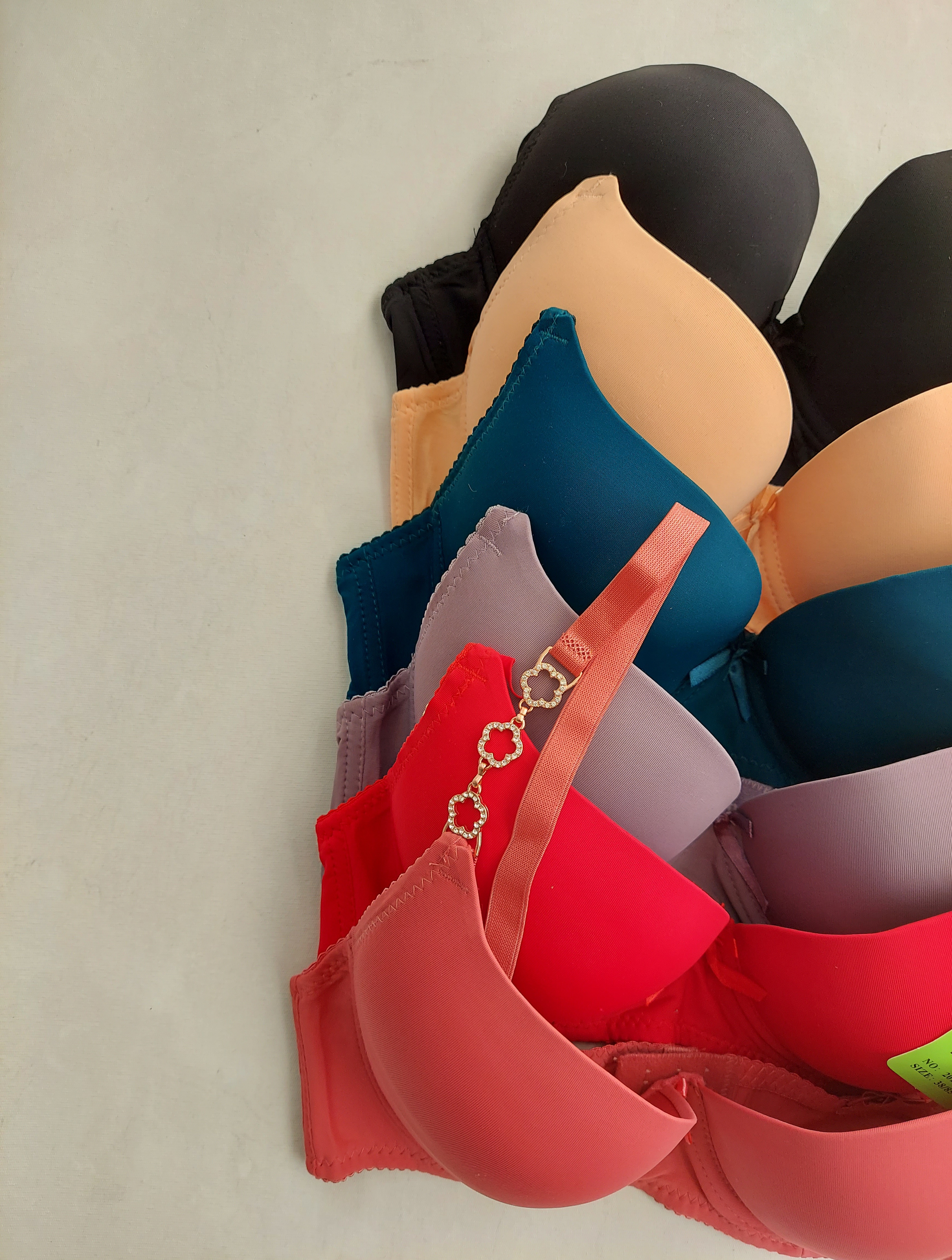 سوتین اسفنجی بند نگین دار